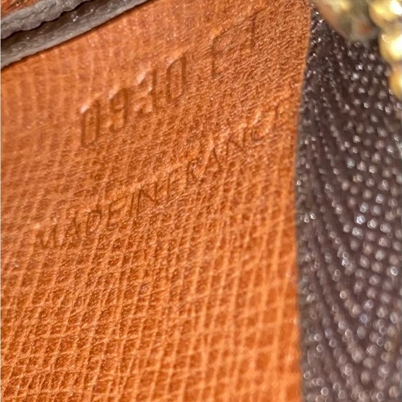 LV Key Cless Monogram - Picture 16 of 16